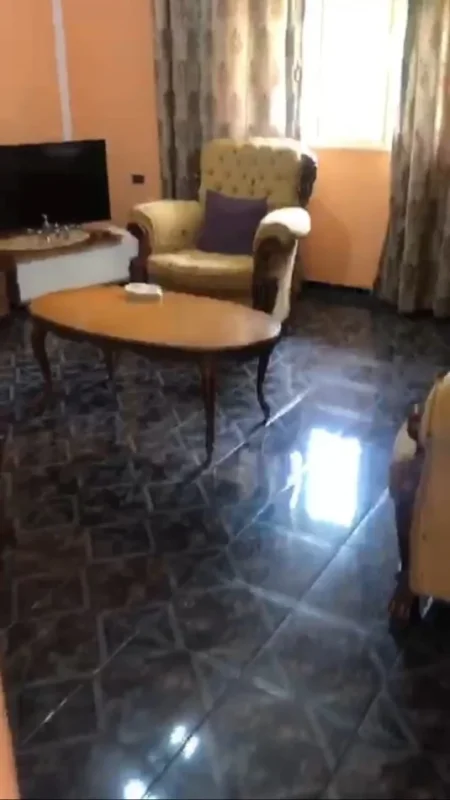 Tirane, jepet me qera apartament 3+1 Kati 2, 120 m² 700 € (Tregu Elektrik)
