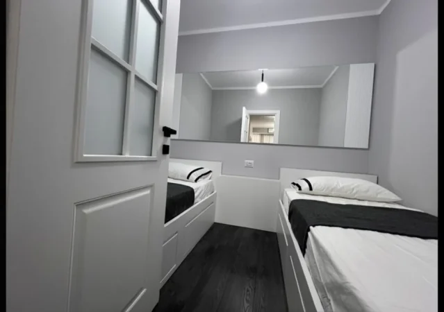 Tirane, jepet me qera apartament 2+1 Kati 4, 85 m² 800 € (Stacioni i Trenit)