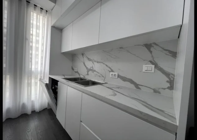 Tirane, jepet me qera apartament 2+1 Kati 4, 85 m² 800 € (Stacioni i Trenit)