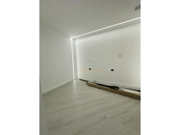 Vlore, shitet apartament 2+1+Ballkon Kati 1, 130 m² 351.000 € (Murat Terbaci)
