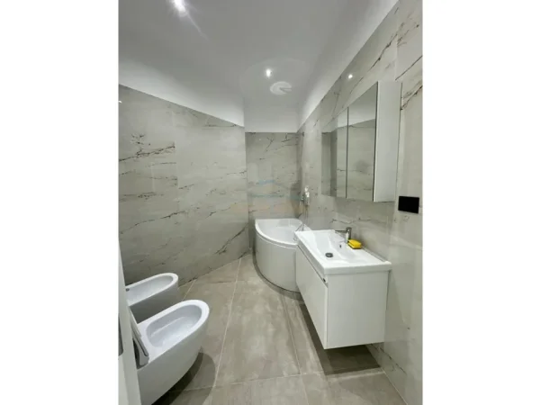 Vlore, shitet apartament 2+1+Ballkon Kati 1, 130 m² 351.000 € (Murat Terbaci)