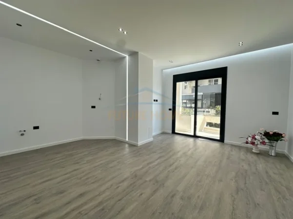 Vlore, shitet apartament 2+1+Ballkon Kati 1, 130 m² 351.000 € (Murat Terbaci)