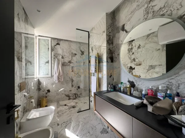 Tirane, shitet apartament 3+1+Ballkon Kati 4, 165 m² 470.000 € 