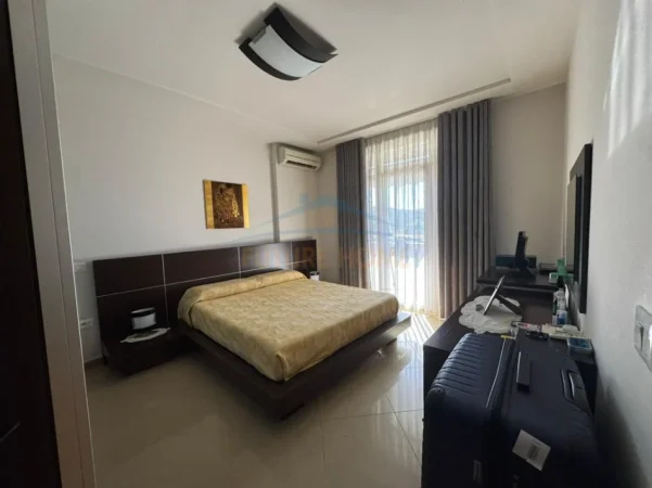 Tirane, shitet apartament 3+1+Ballkon Kati 4, 165 m² 470.000 € 