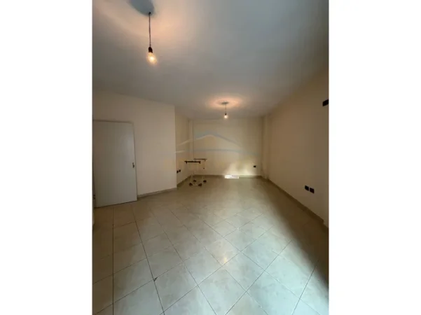 Tirane, shitet apartament 1+1+Ballkon Kati 2, 79 m² 97.000 € 