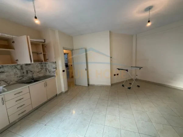 Tirane, shitet apartament 1+1+Ballkon Kati 2, 79 m² 97.000 € 