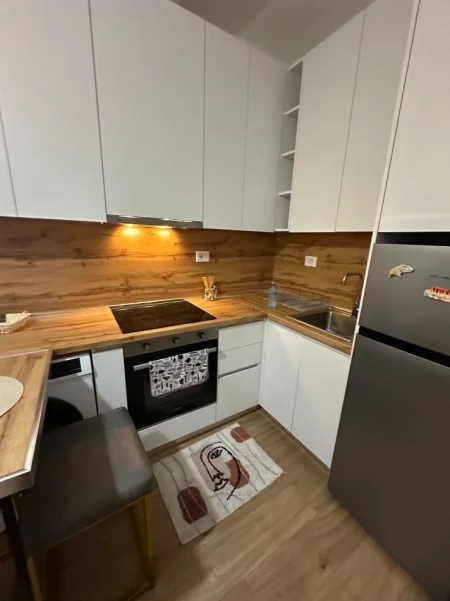 Tirane, jepet me qera apartament 1+1 Kati 1, 38 m² 350 € (Rruga Pasho Hysa kompleksi Mangalem)