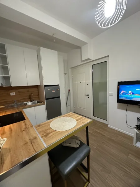 Tirane, jepet me qera apartament 1+1 Kati 1, 38 m² 350 € (Rruga Pasho Hysa kompleksi Mangalem)