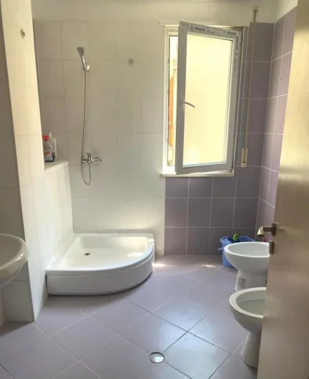 Tirane, jepet me qera apartament 2+1 Kati 4, 85 m² 550 € (Kodra e Diellit)