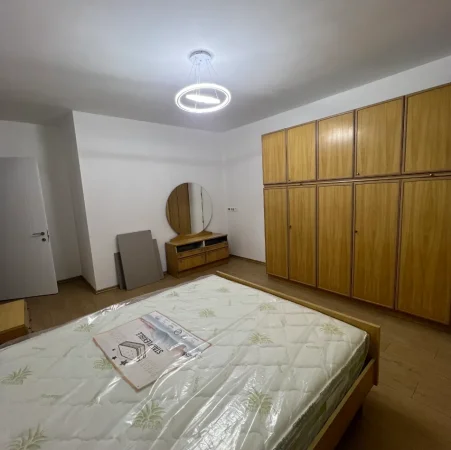 Tirane, jepet me qera shtepi 2+1+Aneks Kati 1, 400 € Misto Mame