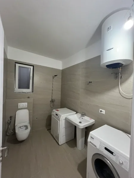 Tirane, jepet me qera shtepi 2+1+Aneks Kati 1, 400 € Misto Mame