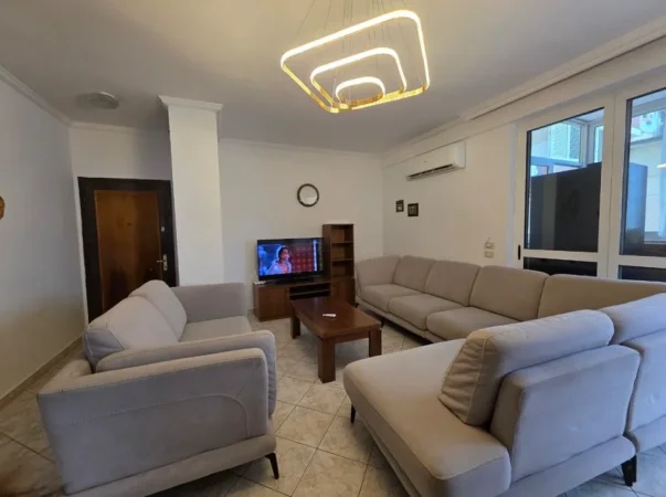 Tirane, jepet me qera apartament 3+1+Ballkon Kati 5, 109 m² 700 € (Rruga Siri Kodra)