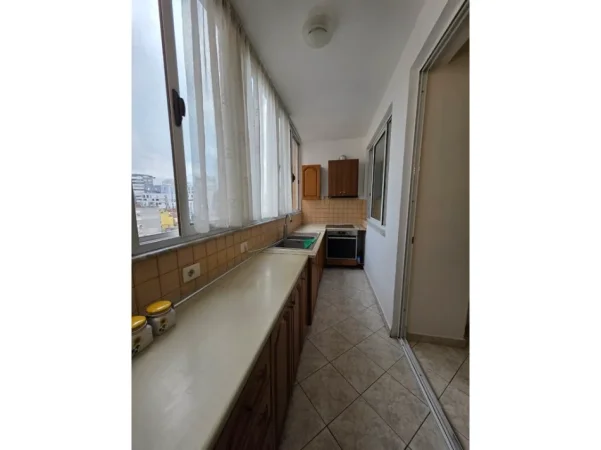 Tirane, jepet me qera apartament 3+1+Ballkon Kati 5, 109 m² 700 € (Rruga Siri Kodra)