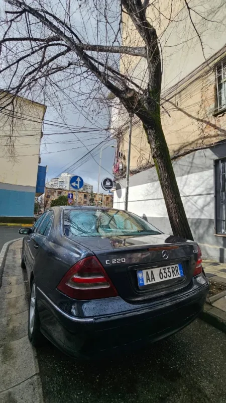 Tirane, shitet makine | veture Nafte, tiptronik Kondicioner 245.000 km 4.200 €