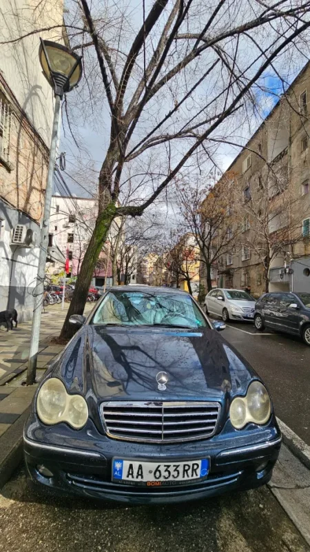 Tirane, shitet makine | veture Nafte, tiptronik Kondicioner 245.000 km 4.200 €