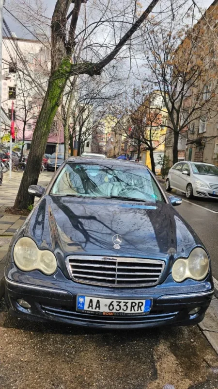 Tirane, shitet makine | veture Nafte, tiptronik Kondicioner 245.000 km 4.200 €