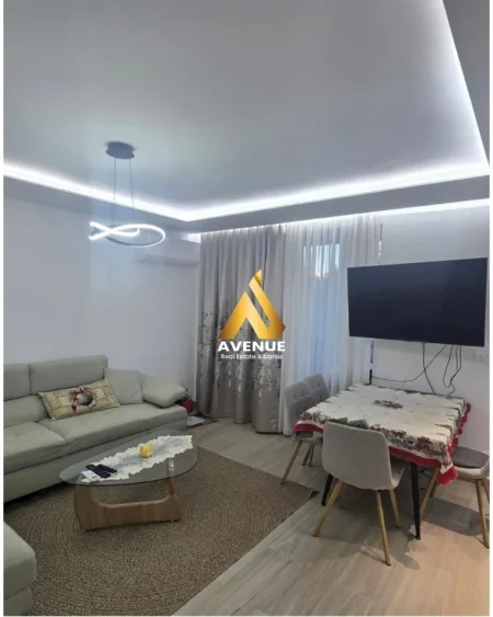 APARTAMENT LUKSOZ 2+1 NË SHITJE, RRUGA ARKITEKT KASEMI, PRANE BRRYLIT