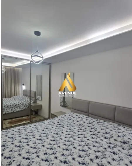 APARTAMENT LUKSOZ 2+1 NË SHITJE, RRUGA ARKITEKT KASEMI, PRANE BRRYLIT