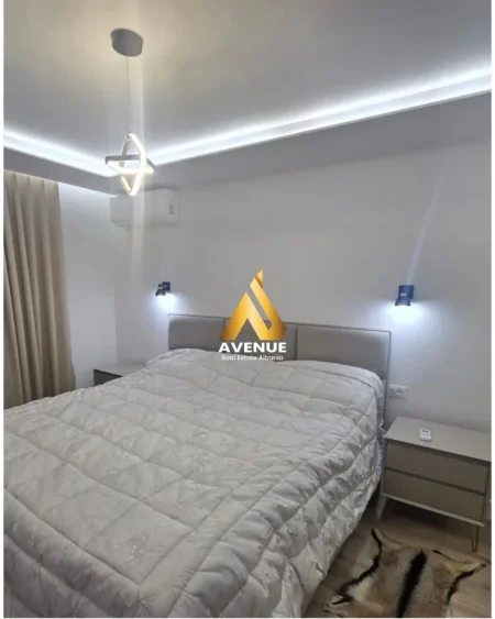 APARTAMENT LUKSOZ 2+1 NË SHITJE, RRUGA ARKITEKT KASEMI, PRANE BRRYLIT