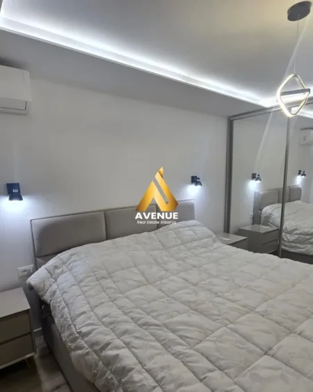 APARTAMENT LUKSOZ 2+1 NË SHITJE, RRUGA ARKITEKT KASEMI, PRANE BRRYLIT