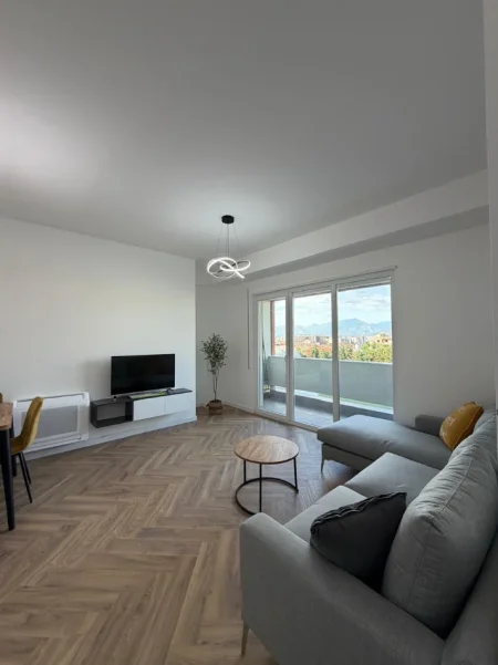 Tirane, jepet me qera apartament 1+1 Kati 4, 70 m² 550 € (Golden Park)