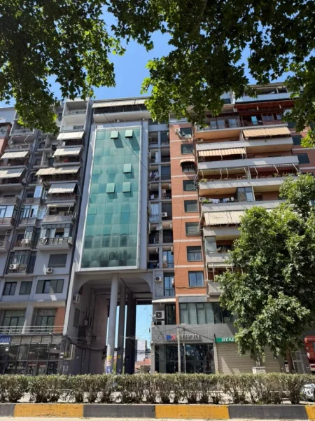Jepet me qera nga Pronari, pa-komision apartament 1+1 Kati 7, 87 m² 500 € (Rruga e Kavajes, perballe Delijorgjit, pallati me tunel)