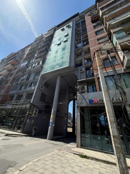 Jepet me qera nga Pronari, pa-komision apartament 1+1 Kati 7, 87 m² 500 € (Rruga e Kavajes, perballe Delijorgjit, pallati me tunel)