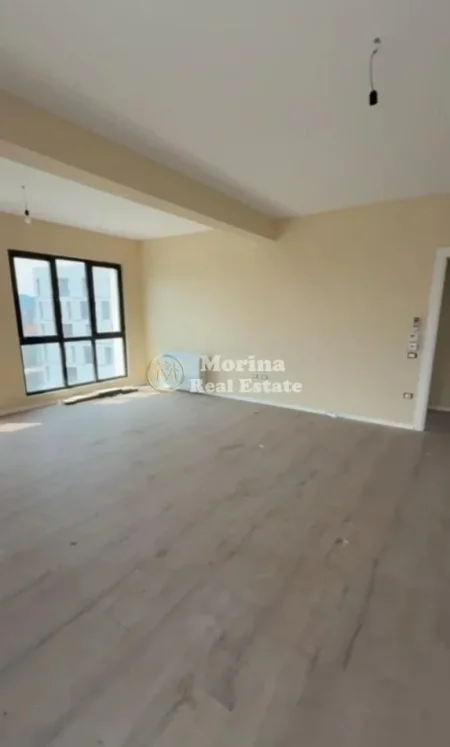 Tirane, jepet me qera ambjent biznesi Kati 10, 160 m² 800 € (Kompleksi Arlis)
