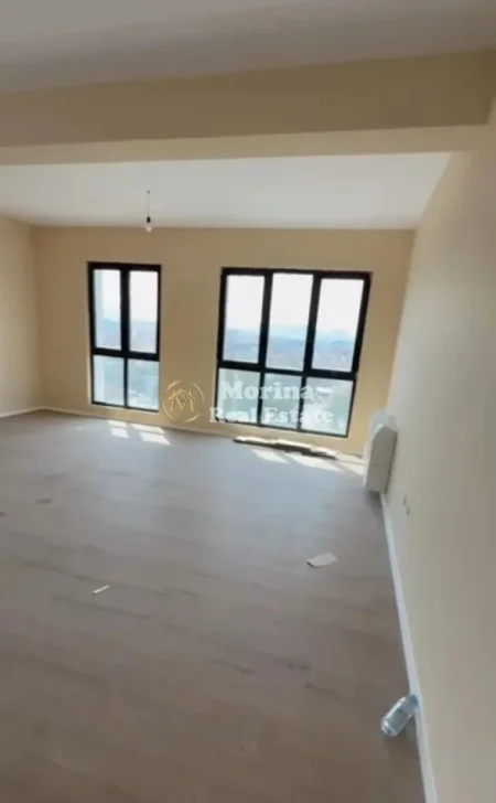 Tirane, jepet me qera ambjent biznesi Kati 10, 160 m² 800 € (Kompleksi Arlis)
