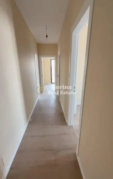Tirane, jepet me qera ambjent biznesi Kati 10, 160 m² 800 € (Kompleksi Arlis)