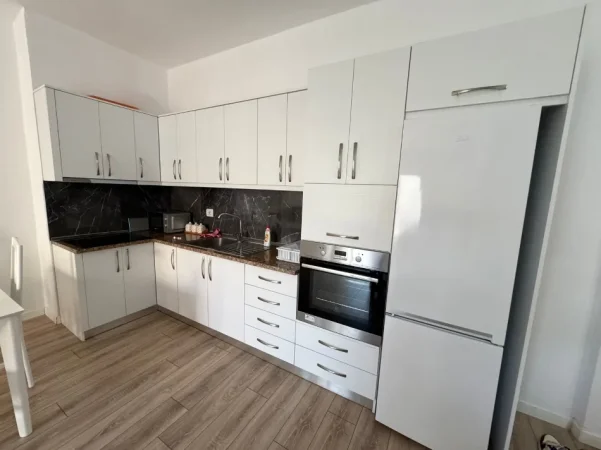 Vlore, jepet me qera apartament 1+1+Ballkon Kati 2, 64 m² 70 € (Radhime)