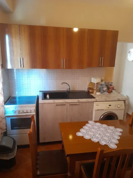Shqiperi, jepet me qera apartament 1+1+Ballkon Kati 2, 55 m² 330 € (ASTIR)
