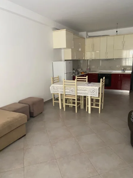 Tirane, jepet me qera apartament 2+1+Ballkon Kati 4, 95 m² 550 € (KODRA E DIELLIT)