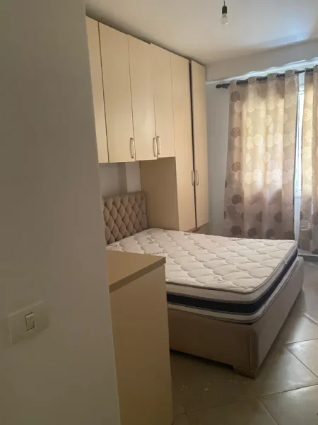 Tirane, jepet me qera apartament 2+1+Ballkon Kati 4, 95 m² 550 € (KODRA E DIELLIT)