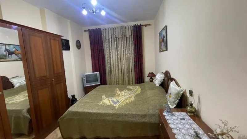 Tirane, jepet me qera apartament 2+1+Ballkon , 90 m² 500 € (ASTIR)