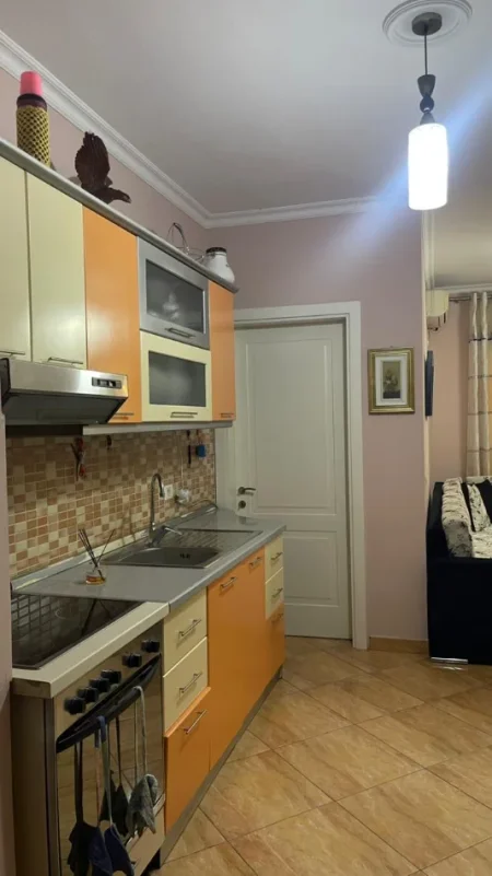 Tirane, jepet me qera apartament 2+1+Ballkon , 90 m² 500 € (ASTIR)