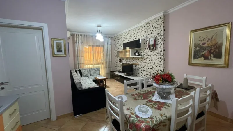 Tirane, jepet me qera apartament 2+1+Ballkon , 90 m² 500 € (ASTIR)