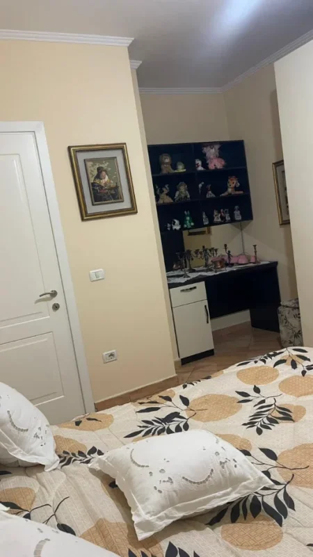 Tirane, jepet me qera apartament 2+1+Ballkon , 90 m² 500 € (ASTIR)