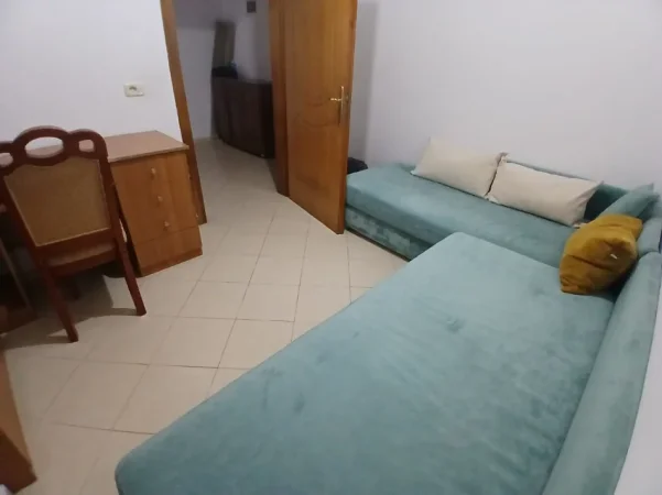 Tirane, jepet me qera apartament 2+1 Kati 1, 75 m² 450 € (rruga elbasanit)
