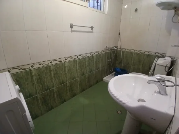Tirane, jepet me qera apartament 2+1 Kati 1, 75 m² 450 € (rruga elbasanit)