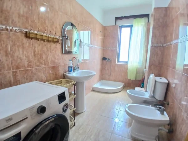 Tirane, jepet me qera apartament 2+1+Ballkon Kati 6, 96 m² 450 € (yzberisht)