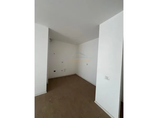Tirane, shitet apartament 2+1+Ballkon Kati 5, 91 m² 265.000 € (Ish Parku)