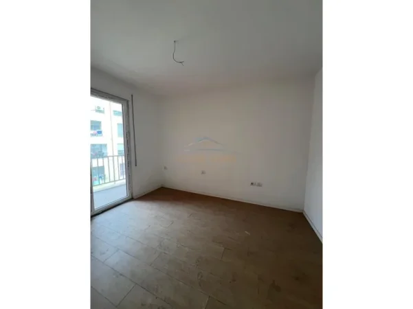 Tirane, shitet apartament 2+1+Ballkon Kati 5, 91 m² 265.000 € (Ish Parku)