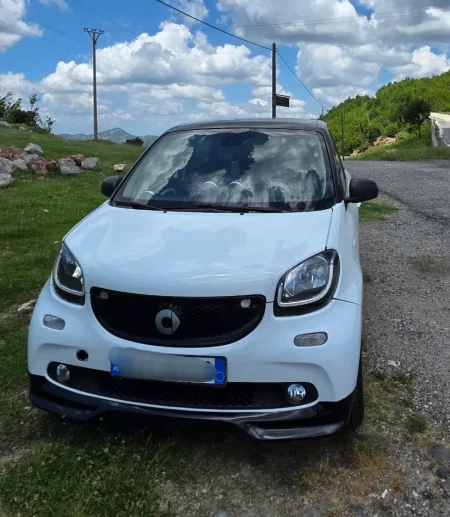 Tirane, shes makine Smart Fourfour 2017 Benzin+Gaz, e bardhë automatik Kondicioner 106.000 km 6.503 €