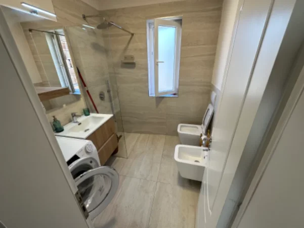 Tirane, jepet me qera apartament 1+1 Kati 5, 65 m² 500 € (Shkolla e Baletit tek Pasticeri Lej &amp; Laj)