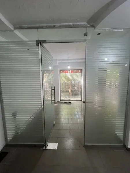Tirane, shitet ambjent biznesi Kati 2, 62 m² 145000 € (Rruga Xhanfize Keko)
