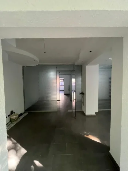 Tirane, shitet ambjent biznesi Kati 2, 62 m² 145000 € (Rruga Xhanfize Keko)