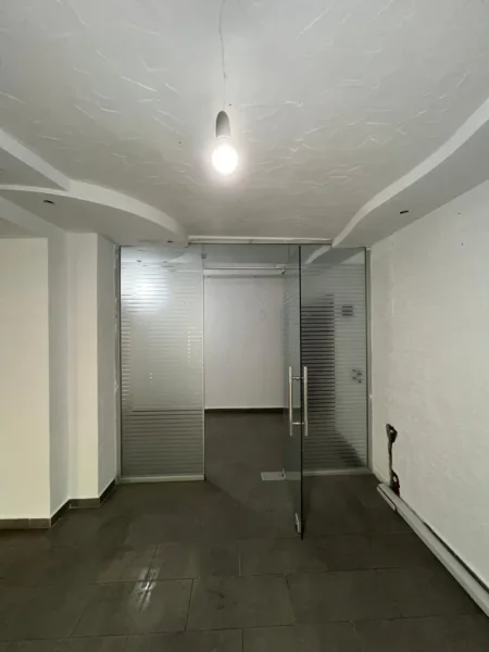 Tirane, shitet ambjent biznesi Kati 2, 62 m² 145000 € (Rruga Xhanfize Keko)