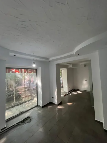Tirane, shitet ambjent biznesi Kati 2, 62 m² 145000 € (Rruga Xhanfize Keko)