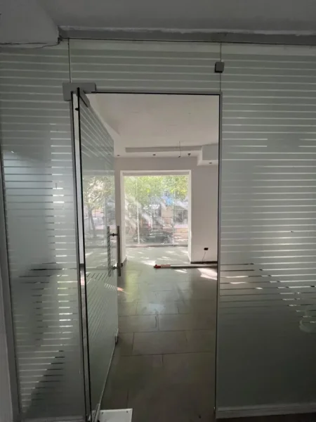 Tirane, shitet ambjent biznesi Kati 2, 62 m² 145000 € (Rruga Xhanfize Keko)